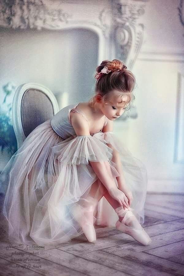 I Love Pictures,Enjoy My Beautiful World.. — Fuente:chaunny76 Dancing Poses, Ballet Painting, Art Ballet, Ballerina Art, Ballet Poses, Ballet Art, Ballerina Dress, Ballet Photos, Dance Academy