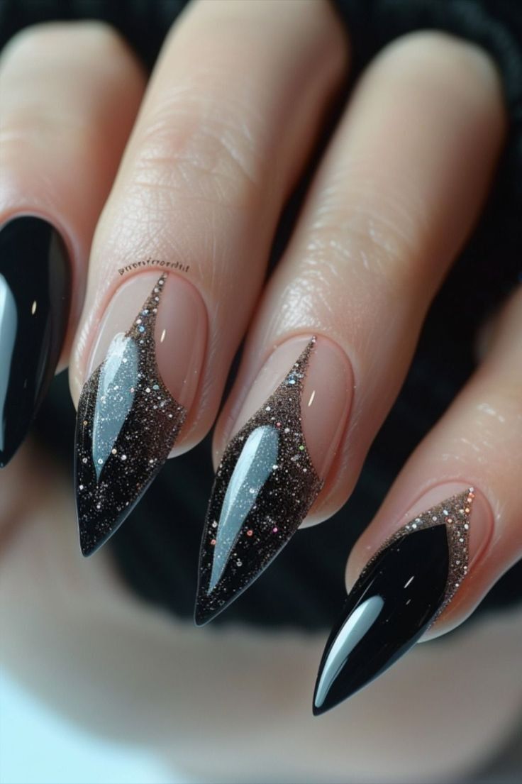 Silver Nails With Black Tips, Nail Art Designs Black Colour, Goth Dip Nails, Ombre Black Nail Designs, Goth Stilleto Nail, Twilight Nails Inspired, Almond Style Nail Designs, Goth Glitter Nails, Black Nails Inspiration Nailart