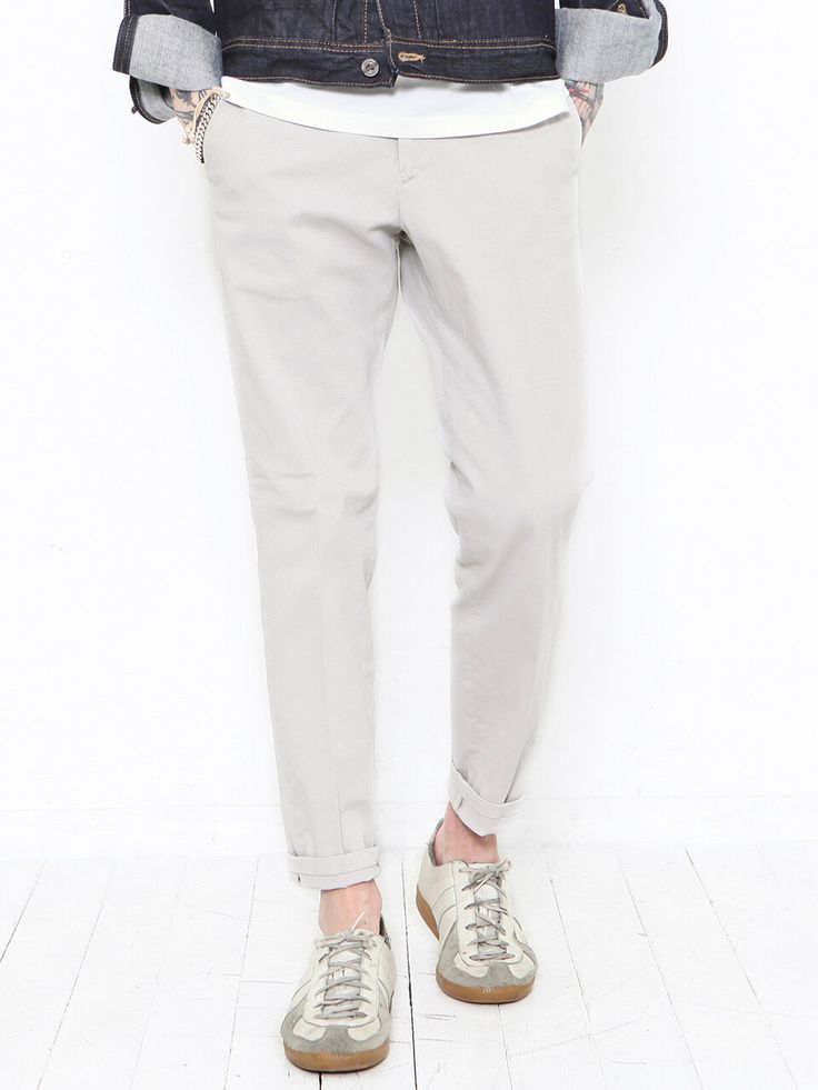 Editor's NotesCP 306 Washed Tapered Fit Cotton Pants Light Grey from HALBKREIS is a tapered-fit pants product made with stretchy fabric of a suitable thickness for spring and autumn.- Tapered fit- Button detail- Pocket details- High quality stitchesMeasurements (in.)- S / M / L / XL- Length: 37.0 / 37.4 / 37.7 / 38.1 in.- Waist: 15.3 / 16.3 / 17.3 / 18.3 in.- Thigh: 12.0 / 12.4 / 12.7 / 13.1 in.- Crotch: 9.8 / 10.2 / 10.6 / 11.0 in.- Hem: 6.2 / 6.5 / 6.7 / 7.0 in.*Model InformationModel1- Height: 5'8 Weight: 138.8 lbs. Size: SModel2- Height: 6'0 Weight: 147.7 lbs. Size: MModel3- Height: 5'9 Weight: 158.7 lbs. Size: MModel4- Height: 6'0 Weight: 136.6 lbs. Size: MComposition & Care- 97% Cotton, 3% Polyurethane- Dry Clean OnlyDesigner- by HALBKREIS Stretch Straight Chinos For Fall, Spring Business Casual Slim Fit Bottoms, Slim Fit Tapered Leg Bottoms For Spring, Spring Slim Fit Tapered Leg Pants, Spring Slim Fit Tapered Leg Bottoms, Slim Fit Pants With Pockets For Spring, Summer Tapered Leg Elastane Pants, Spring Stretch Chinos With Welt Pockets, Spring Slim Fit Pants With Pockets