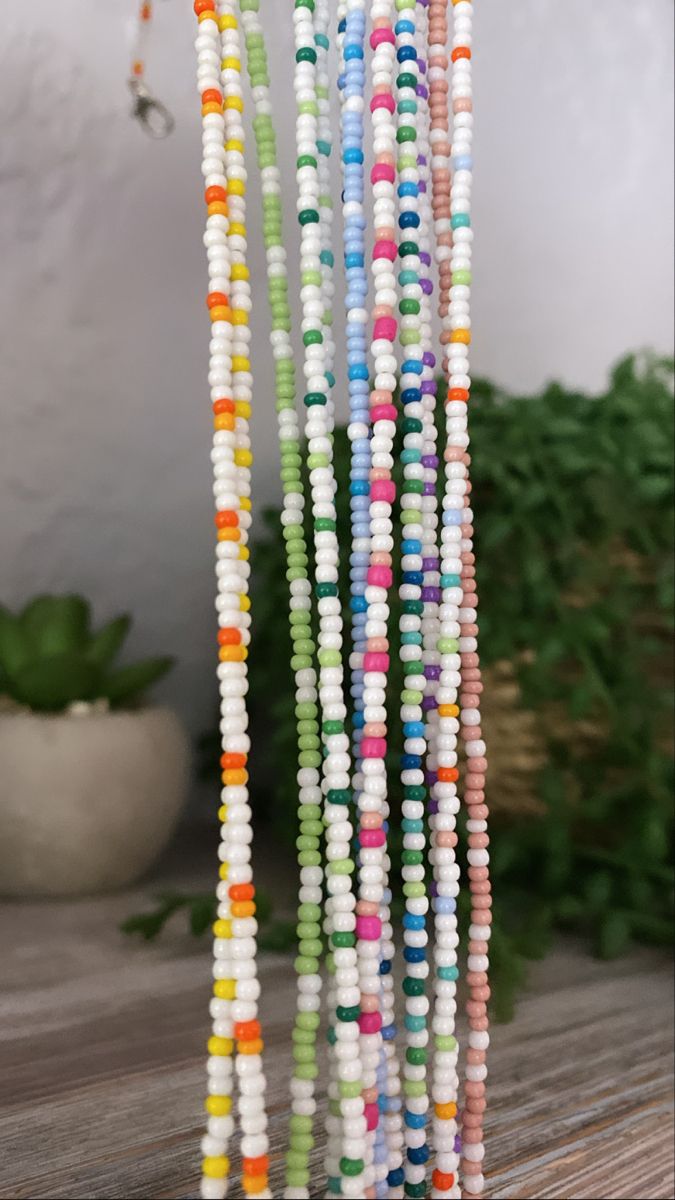 Summer Bracelet Patterns Beads, Summer Beads Ideas, Seed Bead Aesthetic, Braclets Ideas Seed Beads, Summer Beaded Jewelry Ideas, Summer Bracelets Seed Beads, Aesthetic Summer Jewelry, Summer Beaded Jewelry Aesthetic, Beaded Necklace Inspo Summer