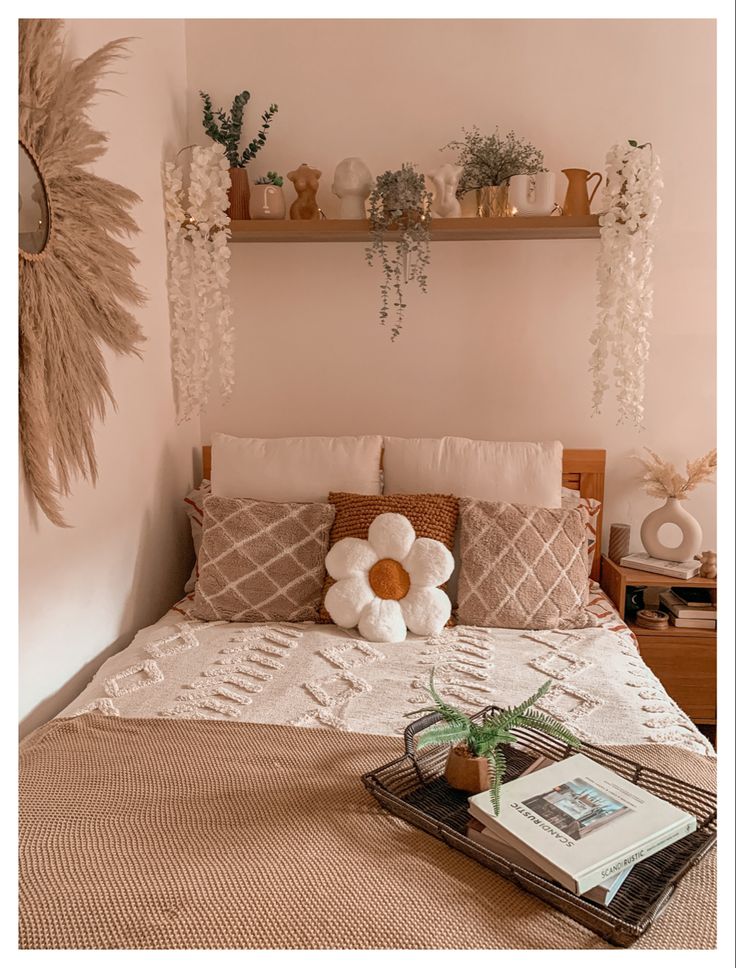 Beige, bedroom, natural bedroom, ideas for bedroom, plants, SHEIN, Daisy pillow, floating shelf Luxury Dorm Room, Zimmer Diy, Bedroom Ideas For Small Rooms Cozy, Beige Room, Makeover Bedroom, Redecorate Bedroom, Cozy Room Decor, Teen Bedroom Decor, Decor Ideas Bedroom