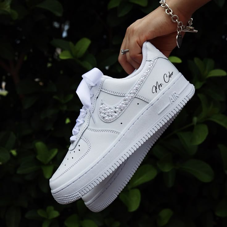 Make Your Day Extra Special With These Beautiful And Unique Custom Bridal Sneakers. Please Visit: Solecraftstudio.Com For A Better Customization Experience, And Better Prices. Why Settle For Ordinary When You Can Have Extraordinary? Elevate Your Wedding Attire With Personalized Sneakers That Not Only Look Fabulous But Feel Incredible Too. Brand New 100% Authentic Nike Air Force 1 With Box! Rhinestones/Pearls Swoosh Bridal Custom Made-To-Order Sneaker. Satin Or Tulle Laces! Style: 4 Swooshes + La Bridal Nike Blazers, Bad Wedding Shoes, Matching Prom Shoes For Couples, Cute Wedding Shoes Bride, Airforce 1 Wedding Shoes, Nike Air Force 1 With Wedding Dress, Nike Shoes Groom, Wedding Tennis Shoes Brides Vans, Wedding Shoe Writing Messages