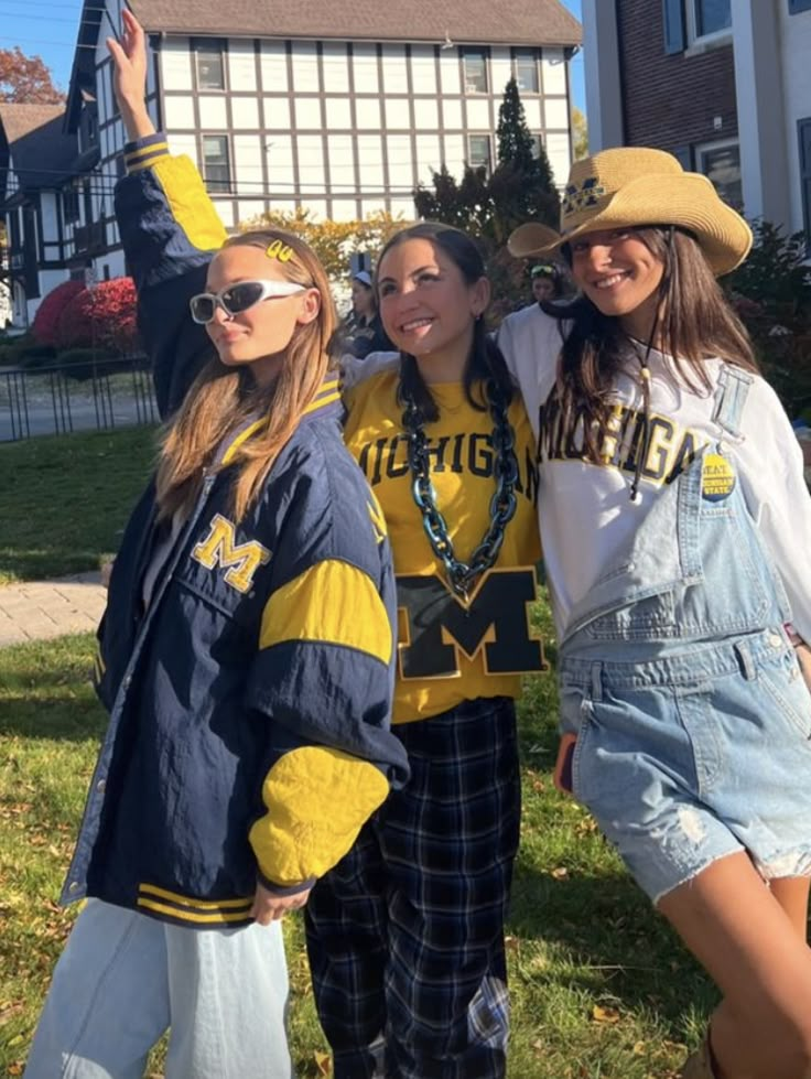 Collage Game Day Outfit, Umich Gameday Outfit, Michigan Gameday Outfit, Game Day Fits College, Umich Outfits, Cold Gameday Outfit College, Umich Game Day Outfit, Fall Game Day Outfit College, Michigan Game Day Outfit