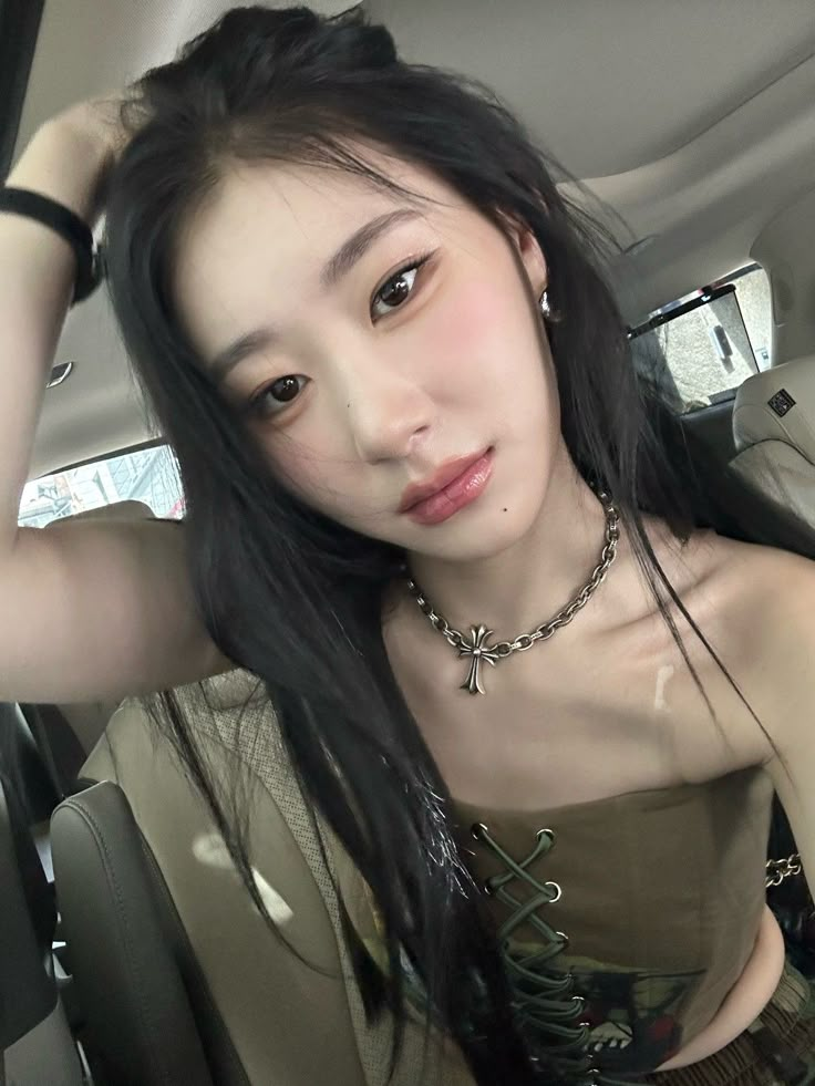 #chaeryeong #itzy Itzy Chaeryeong, Chaeryeong Itzy, Lee Chaeryeong, Hwang Yeji, Kpop Idols, Black Hair, Cherry, K Pop, Entertainment