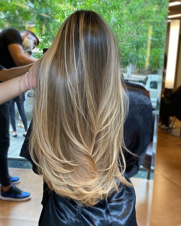 Rambut Brunette, Summer Blonde Hair, Highlights Curly Hair, Blond Balayage, Brown Hair Inspo, Brunette Hair With Highlights, Gorgeous Hair Color, Dirty Blonde Hair, Hair Color Auburn