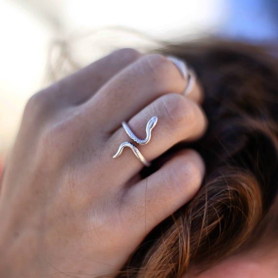 Ouroboros Ring, Silver Snake Ring, Goth Ring, Ancient Greek Jewelry, Minimalist Silver Ring, Snake Ring Silver, Chic Rings, Instagram Jewelry, Zierlicher Ring