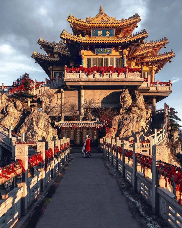 Laojun Mountain, Ancient Chinese Architecture, Luoyang, Journey To The West, Chinese Architecture, Japanese Aesthetic, China Travel, Ancient China, Incredible Places