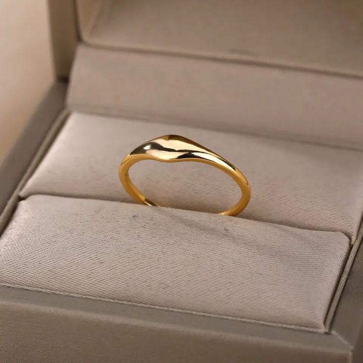 Modern Muse: The Deconstructed Circle Ring Embrace modern minimalism with the Deconstructed Circle Ring. Crafted from polished stainless steel in a warm gold finish, this ring offers a sophisticated and timeless design. The design features a deconstructed circle, a simple yet captivating shape that adds a touch of intrigue and individuality to your look. The open design creates a sense of lightness and movement, perfect for everyday wear. Lightweight and comfortable, this ring is perfect for sta Modern Muse, Circle Ring, Straw Bags, Central African, Open Design, Modern Minimalism, Polished Stainless Steel, Accessories Necklace, Ring Bracelet