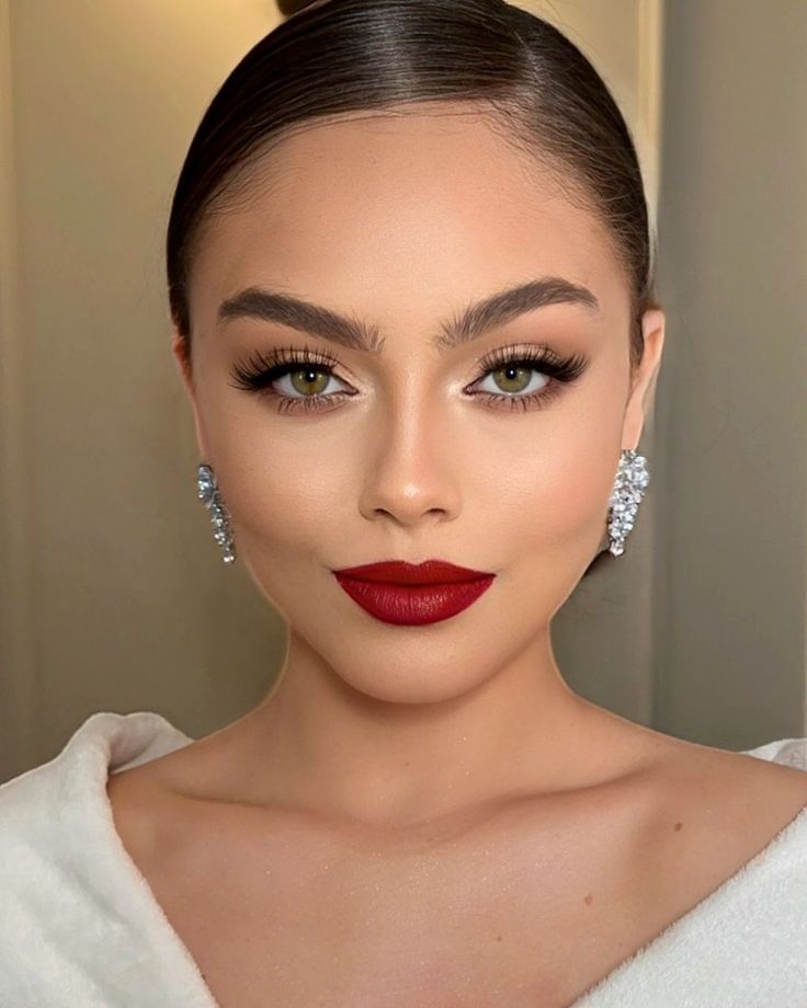 #makeuplover #beautyobsessed #makeuptips #glamgoals #makeupaddict #beautycommunity #makeupinspo #makeupjunkie #makeuplooks #makeupartist Wedding Makeup Looks For Bride Red Lips, Simple Makeup With Red Lips, Makeup Looks To Wear With Red Dress, Makeup Looks For Black Dress Red Lips, Bride Red Lipstick Bridal Makeup, Simple Makeup Red Lips, Hollywood Makeup Look Red Lips, Wedding Makeup For Red Dress, Simple Makeup For Red Dress