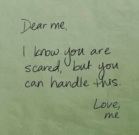 a handwritten note written to someone who is missing his love me message on the wall