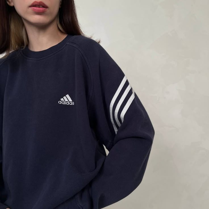 Adidas Sweatshirt Outfit, Pull Adidas Vintage, Vintage Sweater Outfit, Adidas Pullover, Jumper Outfit, Adidas Sweater, Desi Fashion Casual, Casual Hijab Outfit, Adidas Sweatshirt