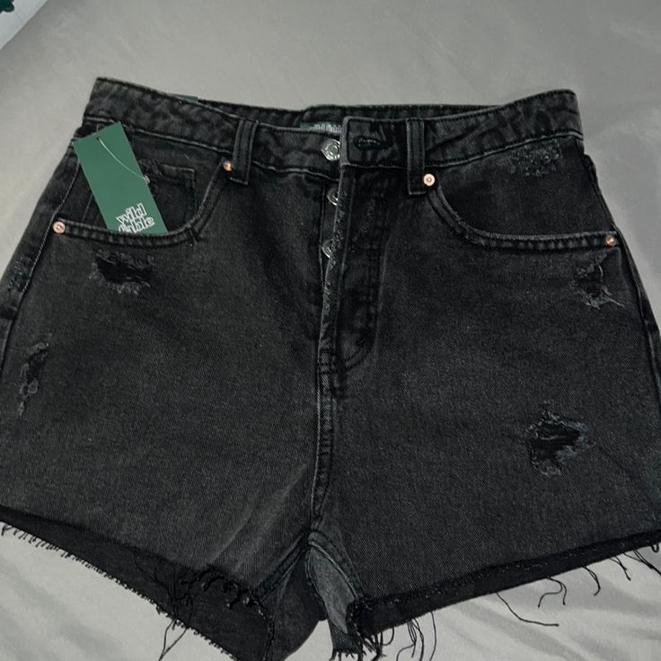 Black Denim Shorts Button Fly New With Tags! Size 6, 2.5” Inseam Stretchy Jean Shorts, Levi 501 Shorts, College Wear, Ripped Denim Shorts, American Eagle Shorts, Distressed Jean Shorts, Jeans For Short Women, Free People Denim, Blue Denim Shorts