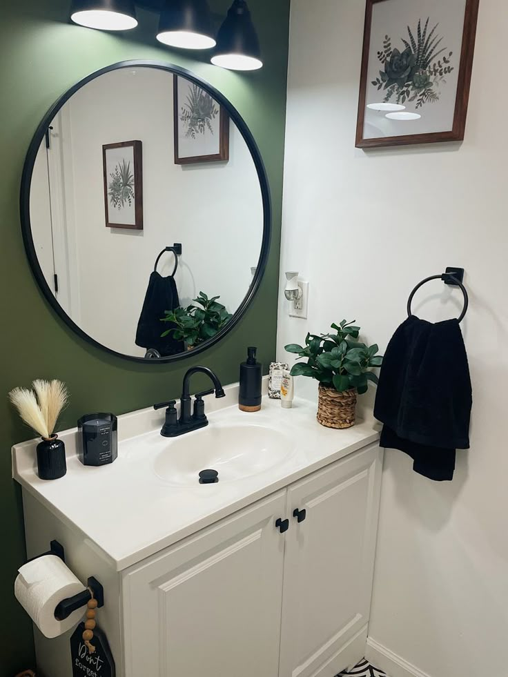 black and green bathroom Dark Green Bathrooms, Bathroom Revamp, Green Bathroom Decor, Bathroom Counter Decor, Bathroom Upstairs, Bilik Air, Bath Redo, Restroom Decor, Bathroom Decor Apartment