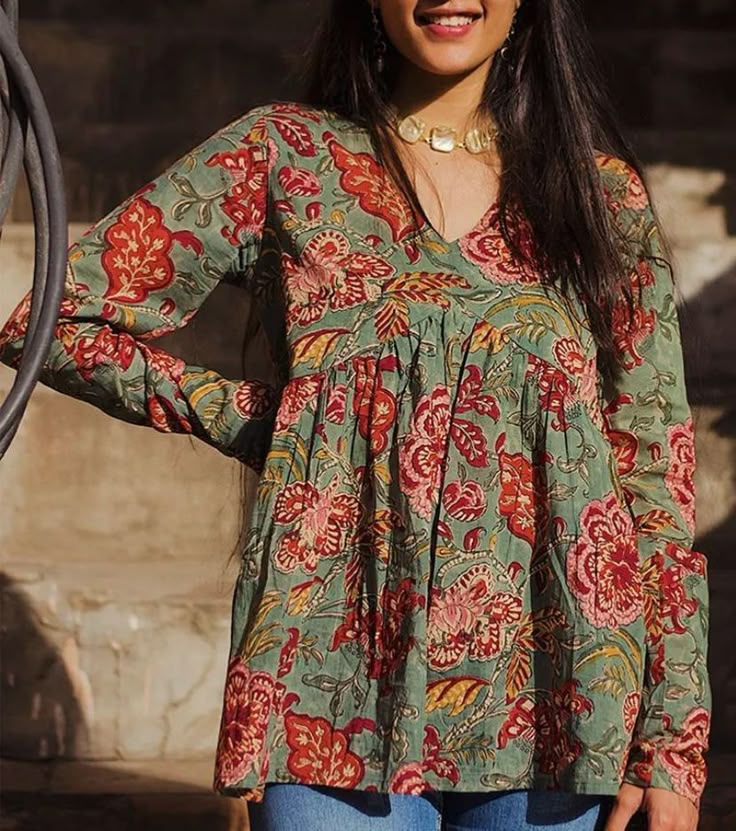 Short Kurti Designs, Dress Designs For Stitching, College Dress, Kurti Pattern, Cotton Tops Designs, Short Kurtis, Stylish Kurtis Design, Western Dresses For Women, Trendy Outfits Indian