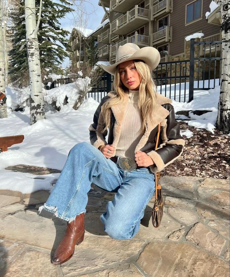 Country Rich Aesthetic, Country Chic Outfits Winter, Country Nye Outfit, Rodeo Winter Outfits, Winter Horseback Riding Outfit, Horse Race Outfits For Women Fall, Elegant Western Outfits Classy, Rodeo Outfits Cold Weather, Brown Cowgirl Hat Outfit