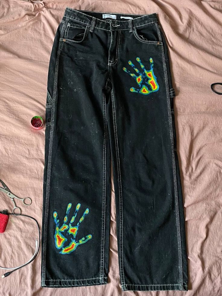 Clothes Drawing Pants, Thermal Handprint Jeans, Thermal Hand Print Jeans, Diy Clothes Paint, Black Jeans Painting Ideas, Custom Black Jeans, Drawing On Pants, Painted Trousers, Custom Clothes Ideas