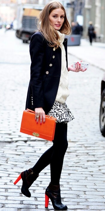 A pop of color Olivia Palermo Street Style, Orange Clutch, Estilo Olivia Palermo, Navy Pea Coat, Black And White Outfit, Olivia Palermo Style, Walking Down The Street, Fall Booties, Paris Mode