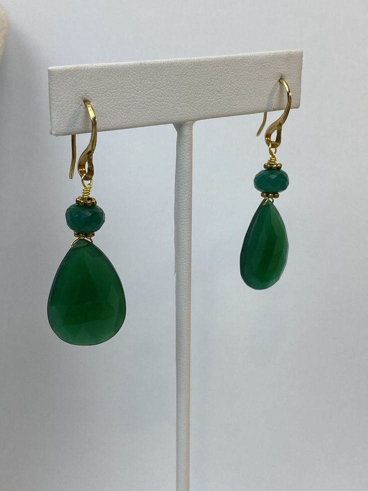 Faceted briollate pear shape Green onyx earrings beautiful gift, very Elegant, rich color of green May birthstone, beautiful dark faceted green Emerald onyx Emerald green onyx is the birthstone of May. the symbol of love, hope and harmony Beautiful rich color. Beautiful quality Product Details ◈ Handmade in the U.S.A. ◈ Gold filled finding and gold over 925 silver hook earrings ◈ Emerald Green onyx: 23x17.5 mm natural gemstones beautiful deep green color and 8.5mm emerald green onyx beads ◈ face Classic Teardrop Earrings For May Birthstone, Classic Teardrop May Birthstone Earrings, Elegant Green Onyx Gold Earrings, Elegant Teardrop Earrings For May Birthstone, Green Pear-shaped Teardrop Earrings, Elegant Green Onyx Drop Earrings, Elegant May Birthstone Teardrop Earrings, Elegant Green Hypoallergenic Teardrop Earrings, Classic Green Drop Jewelry