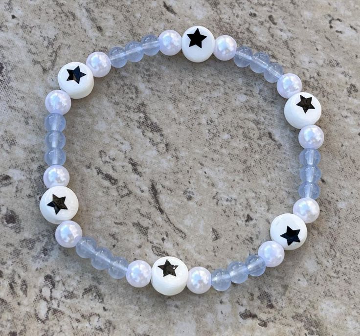 Stretchy blue and white Y2K style bracelet 2.5in diameter  DM me if you would like to have the size adjusted, or if you have any general questions or concerns :) Blue Bracelet Ideas, Blue And White Y2k, White Y2k, Blue Beaded Bracelets, White Bracelets, Star Bracelet, Glass Beaded Bracelets, Blue Pearl, Bracelet Ideas