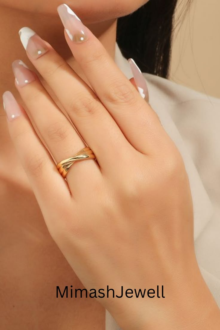 Simple Ring Design, Latest Gold Ring Designs, خواتم خطوبة, Cross Rings, Hand Jewelry Rings, Couple Ring Design, Unique Gold Rings, Unique Gold Jewelry Designs, Simple Gold Earrings