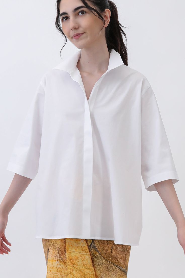 Unleash your playful side with our Camp Shirt in Italian Cotton Poplin Stretch! This shirt is not your average button-up; with its gathered back and button-up front, it's a charming twist on a classic. Plus, you can elevate your look with a chic high collar for added flair. Whether you're heading to casual spring or summer events or making it your go-to workday staple, this shirt promises versatility and style in every wear! size guide and fit New! In easy-fit sizing Designed for a comfortable, Italian Shirts, Gigi Shirts, Organza Shirt, Blouse Pants, Camp Shirt, Summer Events, Silk Organza, Style Expert, Cashmere Coat