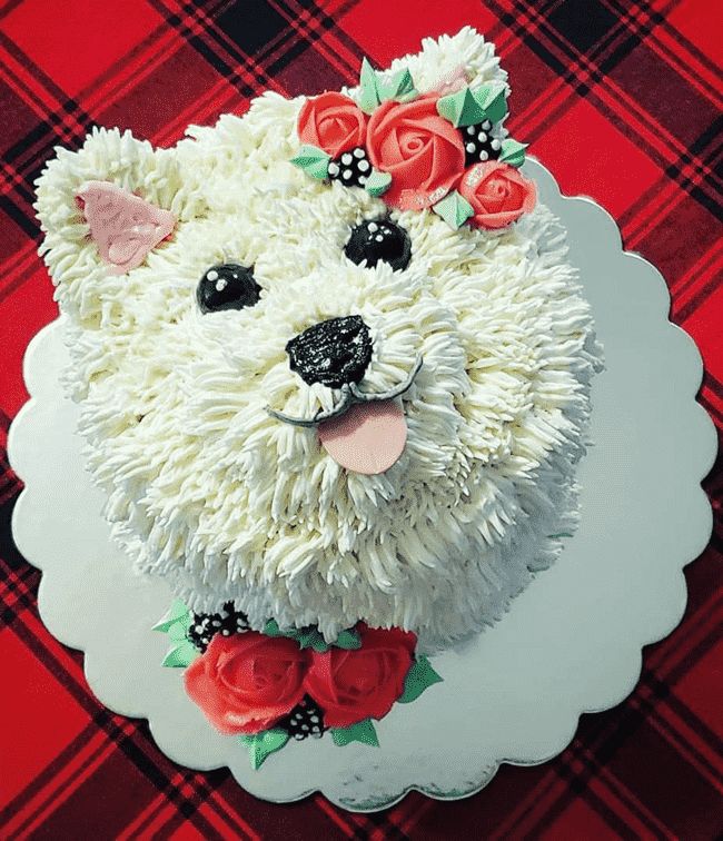 there is a cake that looks like a bear with roses on its head and ears