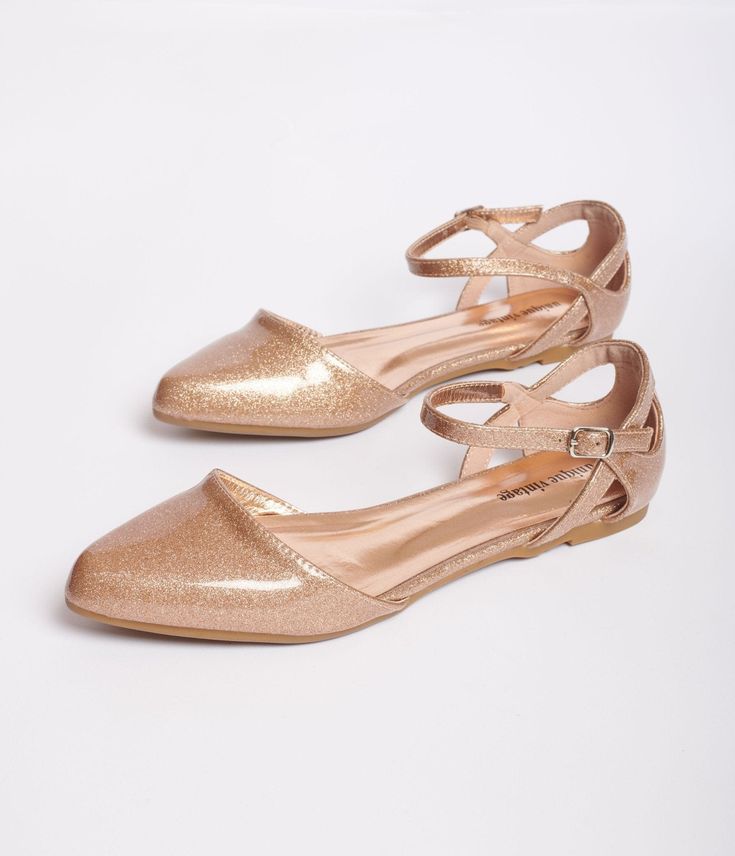 Sparkle and shine, dears! These sweet flats from Unique Vintage are crafted in a fabulous flexible vinyl that shimmer with champagne glitter throughout. The Libby Flats feature a dÕOrsay cut with an adjustable ankle strap while the cushion insole keeps you comfortable all day! Available while supplies last Vintage Shoes Flats, Sequin Shoes, Glitter Flats, Vintage Flats, Vintage Champagne, Vintage Branding, Sparkle And Shine, Lace Up Flat, Unique Vintage