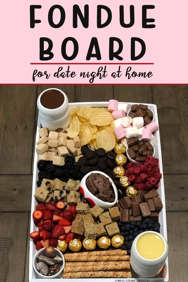 Fondue Board Fondu Night, Diy Fondue, Fondue Board, Fondue Dinner Party, Fondue Dippers, Fondue Ideas, Dessert Fondue, Fondue Dinner, Chocolate Fondue Recipe