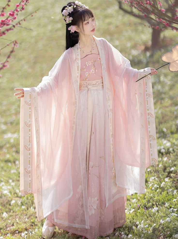 Pink Hanfu, Chinese Princess Dress, Chinese Fancy Dress, Traditional Asian Dress, Chinese Traditional Costume, Chinese Princess, Chinese Traditional Dress, Chinese Aesthetic, Big Sleeves