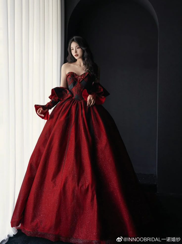 Red Gowns Elegant Royal, Quincenera Dresses Elegant, Red Gown Aesthetic, Red Fantasy Gown, Red Fantasy Dress, Red Princess Gown, Dark Red Ball Gown, Villain Dresses, Chinese Gown