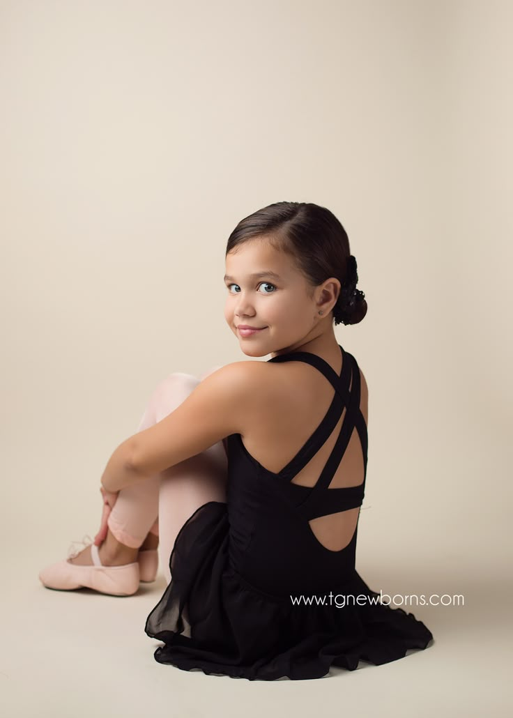 Dancing Photography, Ballerina Photography, Ballerina Poses, Ballet Dance Photography, Paige Hyland, Dance Photo Shoot, Dance Picture Poses, Dancer Poses, Ballet Pictures