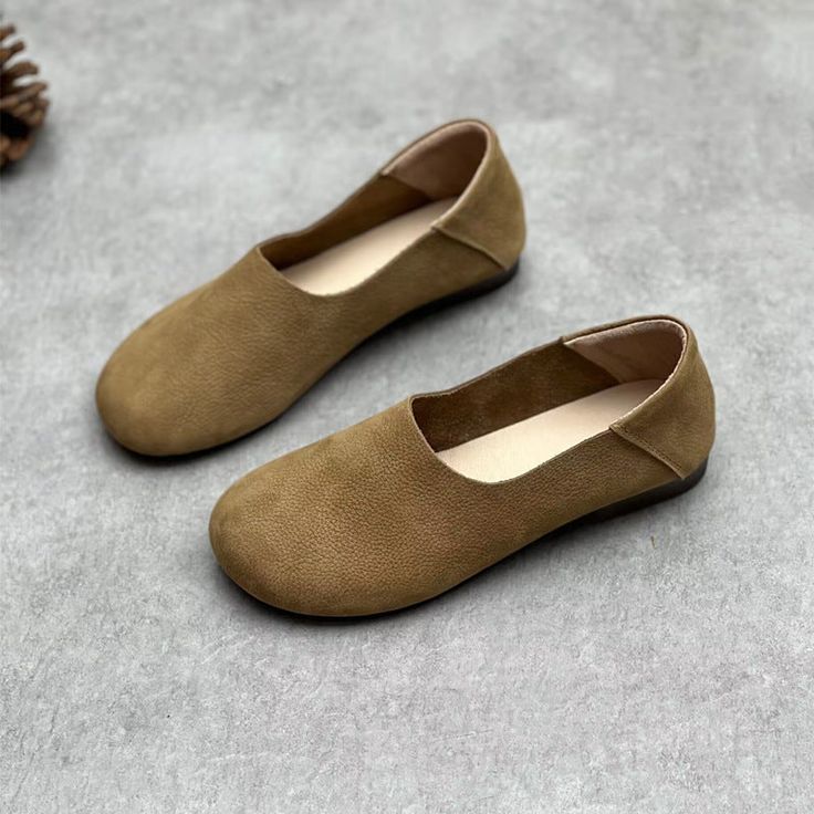 Gender: Women Item Type: Casual Shoes Main Material: Cow Leather Style: Casual, Classic, Retro Season: Spring, Autumn Heel Type: Flat Outsole Material: Rubber Heel Height: Low Heel (1-3 cm) Size Length cm inch 35 22.5 8.86 36 23 9.06 37 23.5 9.25 38 24 9.45 39 24.5 9.65 40 25 9.84 Comfortable Brown Everyday Slip-ons, Brown Closed Toe Slip-ons With Textured Sole, Brown Low-top Slip-ons For Spring, Brown Round Toe Slip-ons For Fall, Brown Round Toe Slip-ons For Spring, Comfortable Brown Slip-on Flats, Spring Brown Flat Loafers, Brown Flat Loafers For Spring, Spring Brown Loafers