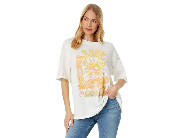 Billabong Take A Sun Trip Graphic Tee - Women's T Shirt : Salt Crystal : Feel that roomy and snug feeling wearing Billabong Take A Sun Trip Graphic Tee. Crew neckline. Short sleeves. Pull-on construction. Graphic print with brand detailing on the front. Straight hemline. 100% cotton. Machine washable. Imported. Relaxed Graphic Print Tops For Everyday, Relaxed Fit T-shirt With Screen Print For Day Out, Summer Streetwear Graphic Tee, Relaxed Cotton Tops For Spring, Relaxed Cotton Short Sleeve Tops, Relaxed Graphic Print Short Sleeve T-shirt, Trendy Cotton Tops With Graphic Print, Relaxed Cotton T-shirt For Spring, White Relaxed Tops For Fall