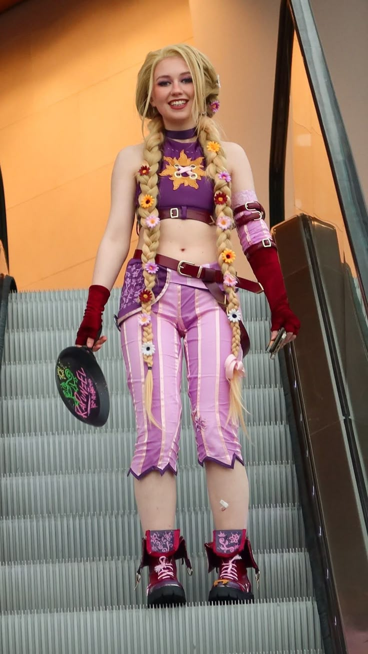 Handmade Rapunzel and jinx mashup crossover cosplay from Tangled and Arcane Jinx Cosplay, Cosplay Inspo, Cosplay Diy, Cosplay Tips, Arcane League Of Legends, Cosplay Characters, Amazing Cosplay, Cute Cosplay, Cosplay Makeup