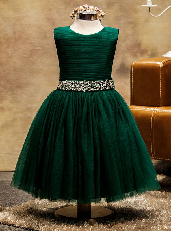 Silhouette:a-line Hemline:floor length Neckline:scoop Fabric:tulle Sleeve Style:sleeveless Color:green Back Style:zipper up Embellishment:sequins beading bow Gold Ball Gown, Green Flower Girl Dresses, Emerald Green Bridesmaid Dresses, Dance Theme, Snowy Woods, Flower Girl Gown, Quinceañera Ideas, White Ball Gowns, Kids Blouse Designs