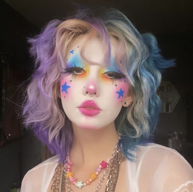 Carnival Inspired Makeup, Unique Art References, Flower Clown Makeup, Cute Jester Makeup, Rave Clown Makeup, Silly Makeup Ideas, Funky Clown Makeup, Clowncore Hairstyles, Clown Core Aesthetic Outfits