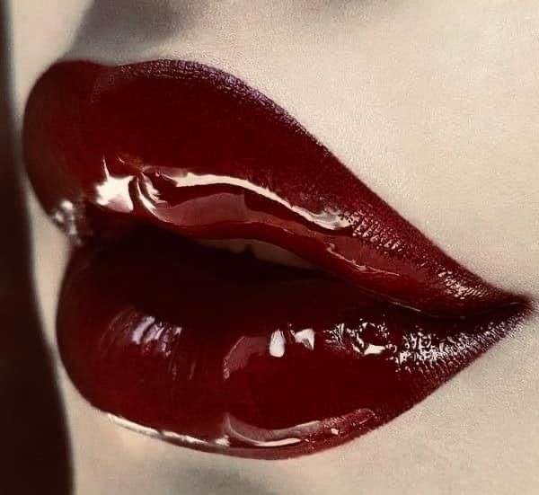 Metallic Lips, Fx Makeup, Hot Lips, Beauty Lipstick, Wigs Hair, Body Modifications, To Be Honest, Makeup Designs, Hot Outfits