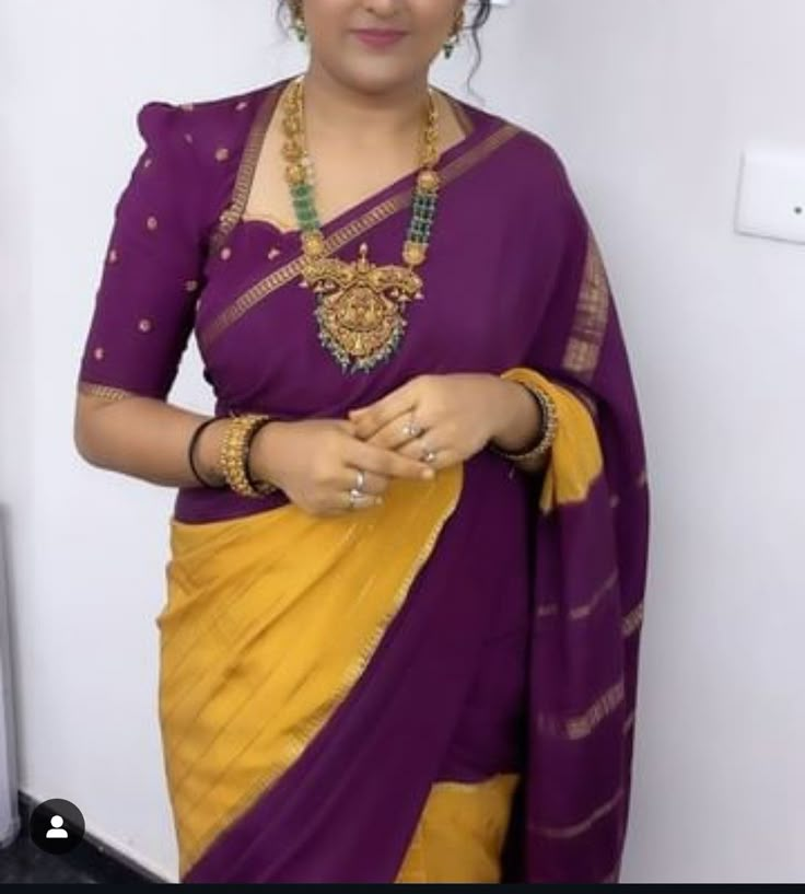 Blouse Designs Latest With Border, Silk Saree Pattern Blouse, Self Blouse Designs Latest Pattu, Full Collar Blouse Designs, Blouse Models For Silk Sarees, Mysore Saree Blouse Designs, Two Colours Blouse Designs, Blouse Design For Silk Saree Indian, Mysore Silk Blouse Designs Latest