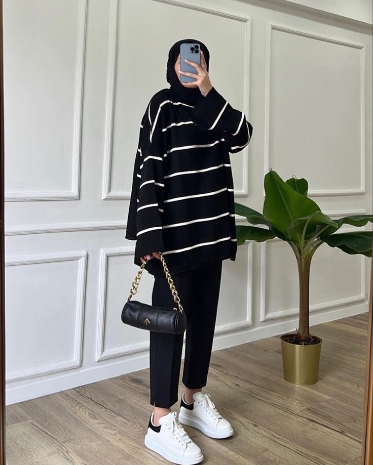 Muslim Girl Outfits, Outfits Muslim, Stylish Outfits Casual, Hijab Fashion Summer, Estilo Hijab, Modest Casual Outfits, Stile Hijab, Muslim Outfits Casual, Hijab Style Casual