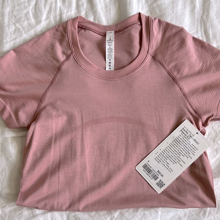 Size 4 In Pink Pastel New With Tag Pink Lululemon Swiftly Tech, Cute Athletic Shirts, Volleyball Fits, Cute High School Outfits, Lulu Tops, Lulu Shirt, Lululemon Shirts, Lulu Outfits, Lululemon Collection