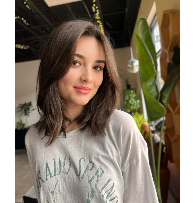 Haircut Inspiration Shoulder Length, Medium Length Haircut For Round Faces And Wavy Hair, Short Haircut Ideas For Round Face, Short Hair On Round Face, Round Face Bob Haircut, Haïr Cut For Round Face, Short Hair For Round Faces, Round Face Haircuts Medium, Haircut Round Face