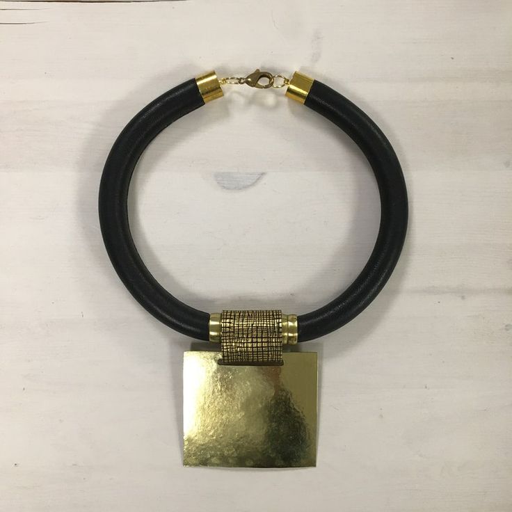 Chic Matte Gold Metal Jewelry, Luxury Leather Jewelry For Party, Adjustable Gold-tone Brass Necklaces, Luxury Leather Party Jewelry, Adjustable Gold-tone Brass Necklace, Adjustable Brass Choker For Parties, Modern Adjustable Gold-tone Necklace, Modern Metal Necklaces As Fashion Accessory, Modern Metal Necklaces