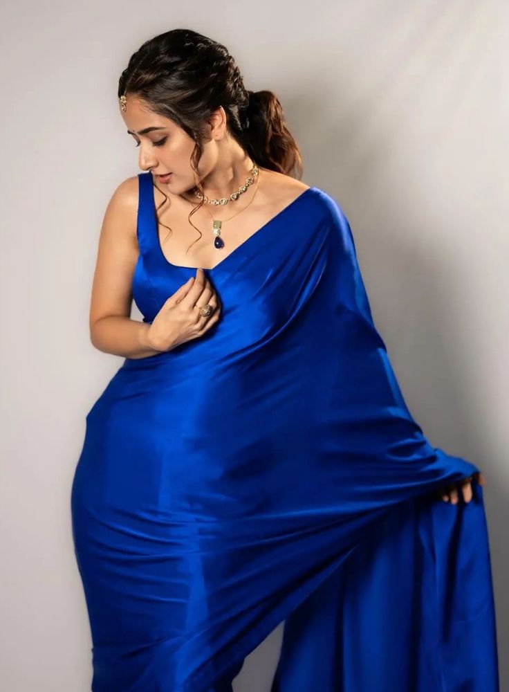 Royal Blue Photoshoot, Saree Day In College, Royal Blue Sari, Royal Blue Long Dress, Royal Blue Saree, Saree Jacket, Ashika Ranganath, Blue Long Dress, Saree Jackets