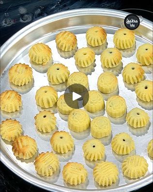 the video shows how to make homemade mooncakes in an air frying pan