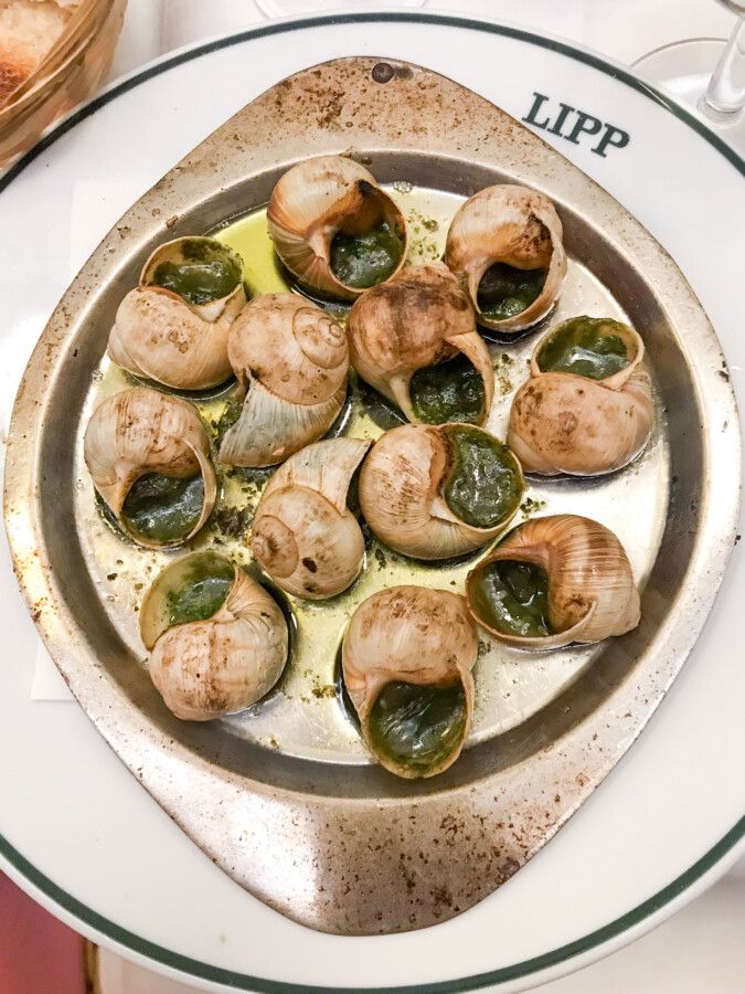 Traditional Escargot Dish French Cuisine Photography, French Dishes Aesthetic, Aesthetic French Food, France Food French Cuisine, French Cuisine Aesthetic, French Food Photography, Best French Food, Traditional French Food, Traditional French Recipes