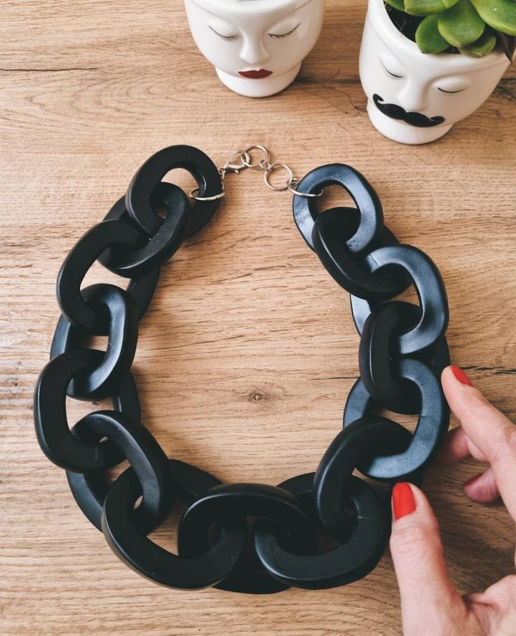 Trendy Black Chunky Chain Necklace, Trendy Black Link Jewelry, Trendy Black Link Chain Necklace, Trendy Black Chain Link Necklace, Black Link Chain Necklace, Chic Black Chain Link Necklace, Black Chain Link Necklace For Party, Chic Black Chunky Chain Necklace, Modern Black Chain Necklace For Party