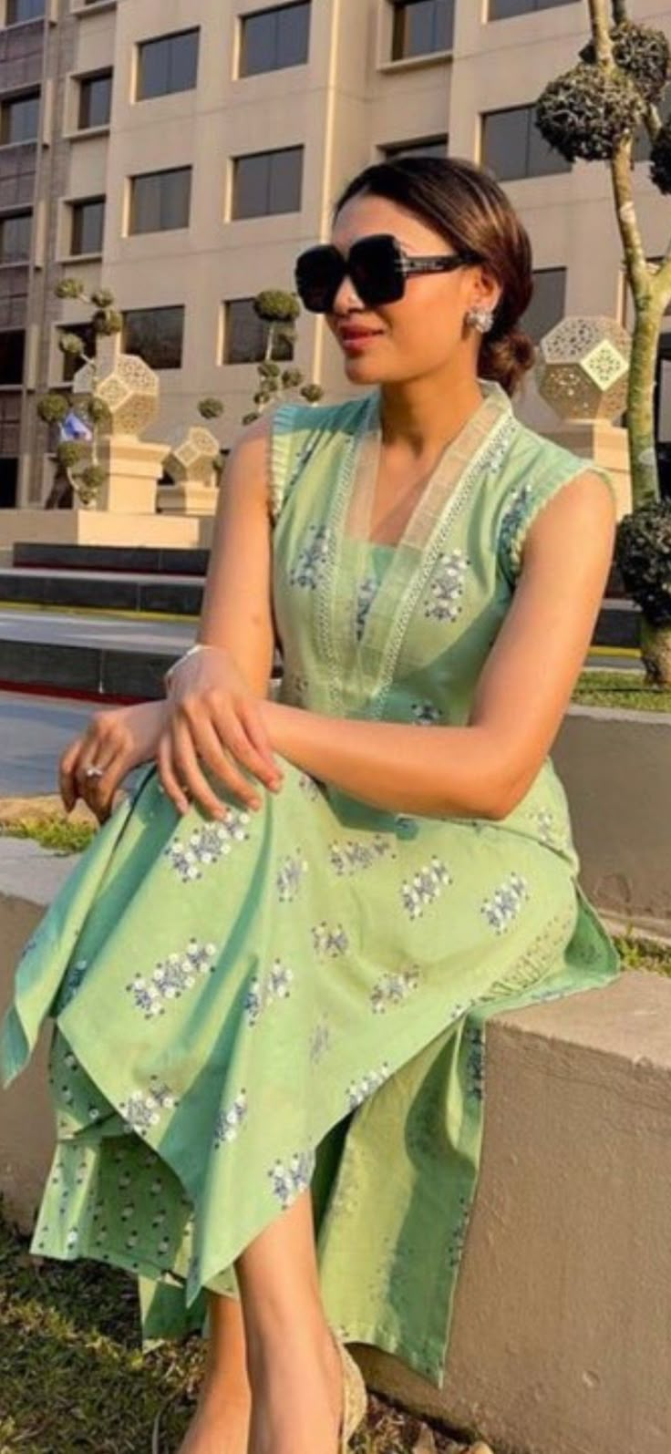 Stylish Collar Neck Designs For Kurti, Sleeveless Cotton Suits Indian, Cotton Simple Kurti Pattern, Printed Linen Kurti Design, Elegant Kurtas For Women, Khadi Cotton Kurti Designs Latest, Ethnic Kurta Designs Women, Cotton Dress Pattern Indian Neck, Simple Cotton Dress Pattern Indian