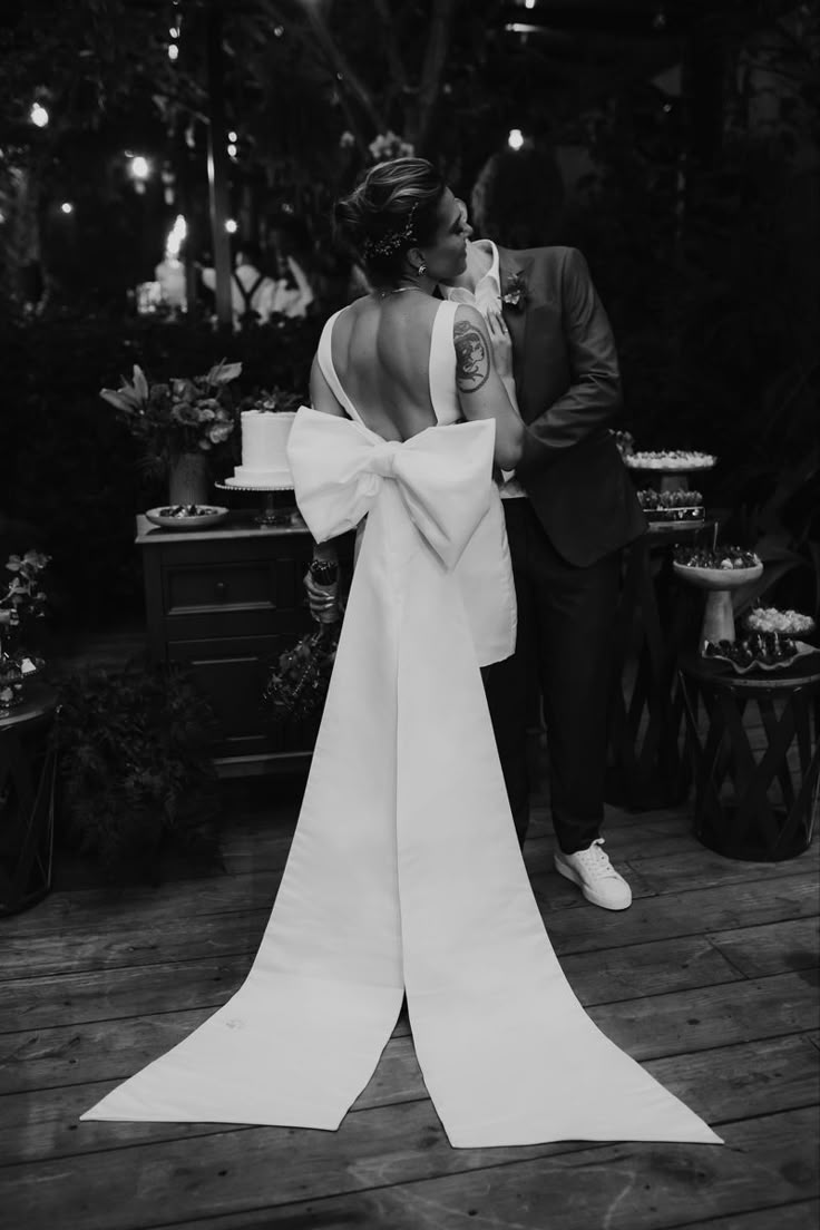 the bride and groom are getting ready to cut their wedding cake in black and white