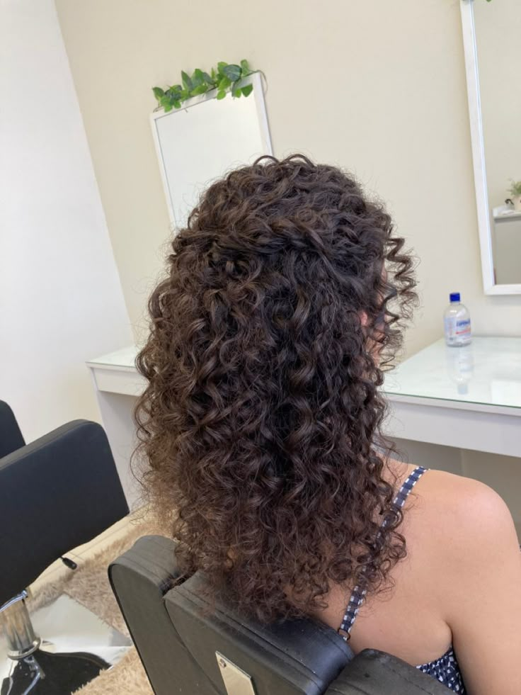 3b Wedding Hair, Wedding Hair Natural Curls, Naturally Curly Prom Hair, Curly Party Hairstyles, Prom Curly Hairstyles, Curly Hairstyles Prom, Curly Hair Prom Hairstyles, Bridesmaid Hair Curly, Prom Hairstyles Curly Hair