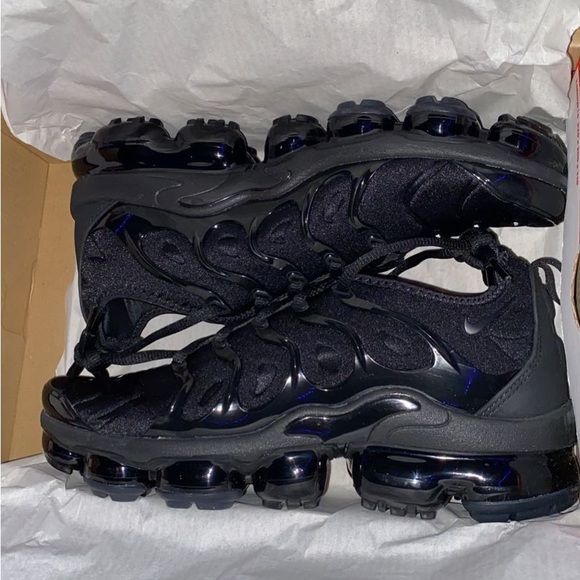 NIKE VAPOR MAXES SIZE 7 Nike Vapor Max Air, Vapor Max Plus, Nike Vapor Max, Air Vapormax Plus, Nike Air Vapormax Plus, Vapor Max, Nike Vapormax, Nike Sale, Nike Vapor